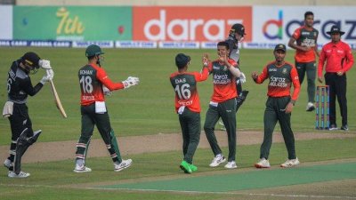 কিউইদের দুই ওপেনারকে সাজঘরে পাঠিয়েছে বাংলাদেশ