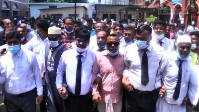 আইনজীবীদের সঙ্গে জামিন পাওয়া দুই আওয়ামী লীগ নেতা