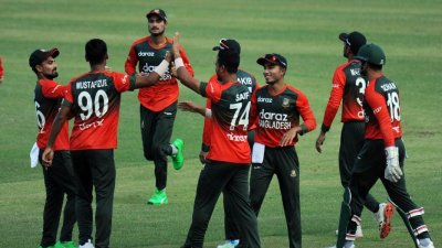 ২ উইকেট তুলে কিউইদের চাপে রেখেছে বাংলাদেশ