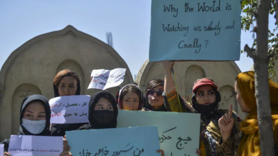 অধিকারের দাবিতে রাজপথে বিক্ষোভ করেছে আফগান নারীরা