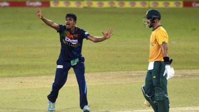 আকিলাকে রিজার্ভে রেখে দলে এক ম্যাচ খেলা স্পিনার!