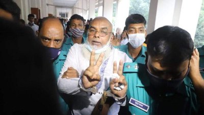 আদালতে ড্রাইভার মালেক। ছবি: বাংলা ট্রিবিউন