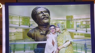 শেখ হাসিনার দুর্লভ ছবির প্রদর্শনী।