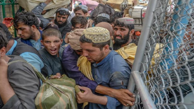 আফগান-পাকিস্তান সীমান্তে শরণার্থীদের ভিড়