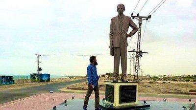 মোহাম্মদ আলী জিন্নাহর মূর্তি গুড়িয়ে দেওয়া হয়েছে