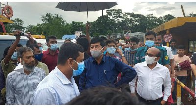পটুয়াখালীর কচুয়া-বেতাগি সেতু এলাকা পরিদর্শন করেন কর্মকর্তারা