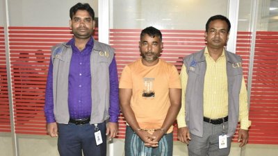 সুমন মিয়া নামে এক ব্যক্তিকে গ্রেফতার করা হয়