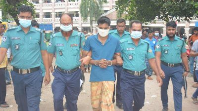 আজ বিকালে আদালতে তোলা হয় আসামি পলাশকে