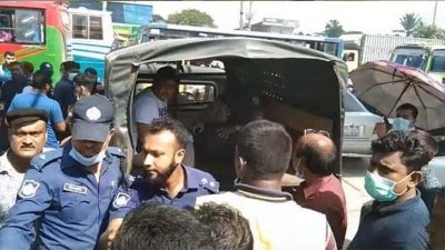 ঘটনাস্থল থেকে চেয়ারম্যানকে থানায় নিয়ে যায় পুলিশ