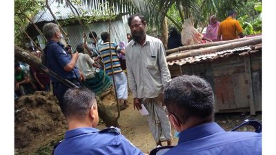 কিশোরীকে কুপিয়ে ও গলা কেটে হত্যার অভিযোগ উঠেছে