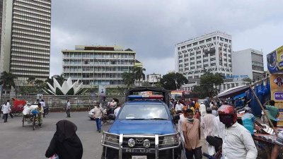 অভিযানের খবরে বাস কমেছে মতিঝিল এলাকায়