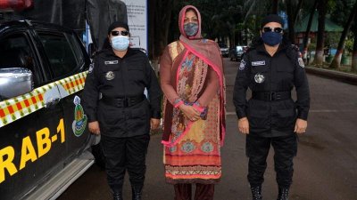 র‌্যাবের হাতে আটক কনক সারওয়ারের বোন  নুসরাত শাহরিন রাকা