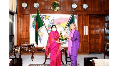 স্পিকার ড. শিরীন শারমিন চৌধুরীর সঙ্গে সুইজারল্যান্ডের রাষ্ট্রদূত নাথালি চুয়ার্ড