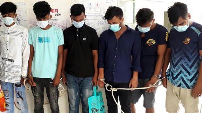 গ্রেফতারকৃত ছয় জন