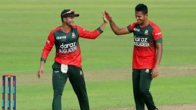 সাকিব খেলছেন আইপিএলে। তবে না খেললেও এই প্রতিযোগিতার ভিডিও দেখেই বিশ্বকাপ পরিকল্পনা সাজাচ্ছেন সাইফউদ্দিন