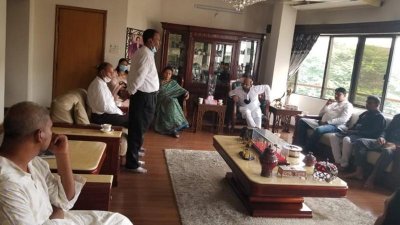 বিদিশার সঙ্গে দেখা করতে আসেন লালমনিরহাটের নেতারা