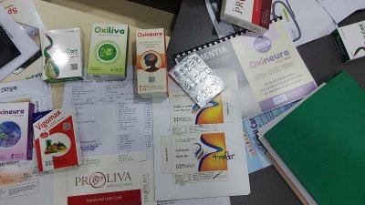 উদ্ধারকৃত বিভিন্ন ওষুধ।