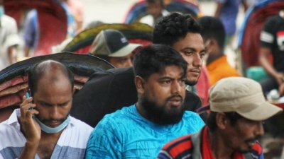 বিধিনিষেধ ‘তুলে দেওয়ার’ পর কমেছে স্বাস্থ্যবিধি মানার প্রবণতা (ফাইল ছবি)