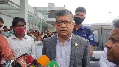 কক্সবাজার বিমানবন্দরে পররাষ্ট্র সচিব