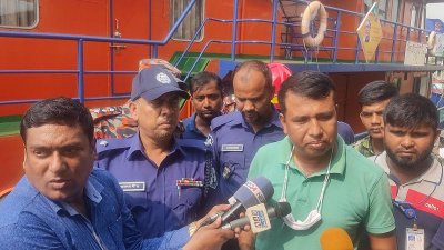 গাবতলীতে নৌকাডুবির ঘটনায় কথা বলেন ঢাকা নদী বন্দর কর্তৃপক্ষের সহকারী পরিচালক শেখ রবিউল ইসলাম
