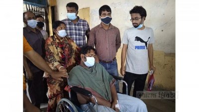 ঘটনার পর হাসপাতালে সাংবাদিক গোলাম সরওয়ার  (ফাইল ছবি)