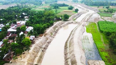 মরা তিস্তায় প্রাণ ফেরাতে চলছে খনন কাজ