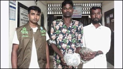 গ্রেফতার দুই মাদক ব্যবসায়ী