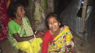 দুর্বৃত্তের দেওয়া আগুনে ঘর-বাড়ি ও সহায় সম্বল পুড়ে যাওয়ায়  আহাজারি