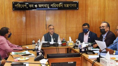 মন্ত্রণালয়ের সভাকক্ষে অনুষ্ঠিত সভায় পরিবেশমন্ত্রী মো. শাহাব উদ্দিন