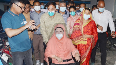 ১২ অক্টোবর এভার কেয়ারে ভর্তি হওয়ার দিন খালেদা জিয়া। সেদিন থেকে তিনি এই হাসপাতালেই চিকিৎসাধীন।