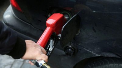 ইরানের গ্যাস স্টেশনে দীর্ঘ লাইন তৈরি হয়েছে