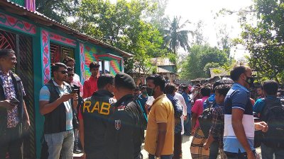 বসতঘরে শাশুড়ি ও পুত্রবধূসহ এক যুবকের লাশ