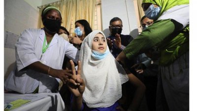 ১৪ থেকে শুরু হয় স্কুলশিক্ষার্থীদের টিকা দেওয়া শুরু হয়