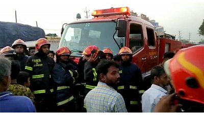 ফায়ার সার্ভিসের আটটি ইউনিট প্রায় ৪০ মিনিট চেষ্টা চালিয়ে আগুন নিয়ন্ত্রণে আনে