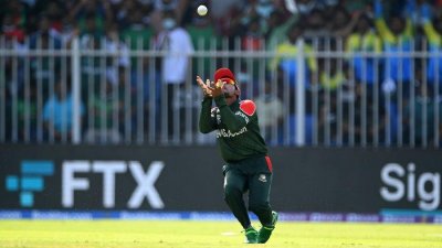 এই বছরে বেশি ক্যাচ মিসের তালিকায় দ্বিতীয় স্থানে আছে বাংলাদেশ।