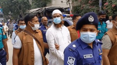 নারায়ণগঞ্জের আদালতে মামুনুল হক