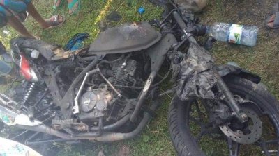 বাসের সঙ্গে ধাক্কায় মোটরসাইকেলে আগুন ধরে পুড়ে যায়
