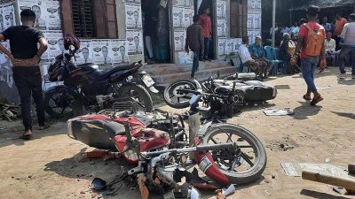 নৌকার প্রার্থীর অফিসে ভাঙচুর