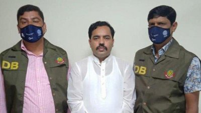 ডিবির হেফাজতে দর্জি মনি