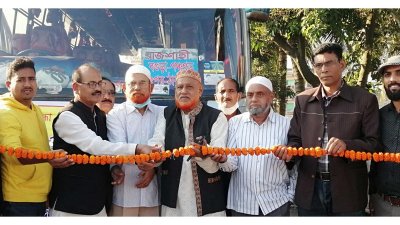 রংপুর জেলা মোটরমালিক সমিতির সভাপতি মোজাম্মেল হক আনুষ্ঠানিকভাবে বাস সার্ভিস উদ্বোধন করেন