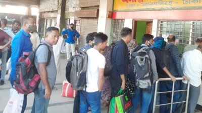 ময়নসিংহ থেকে ঢাকায় আসতে গুণতে হচ্ছে ২৭০ টাকা