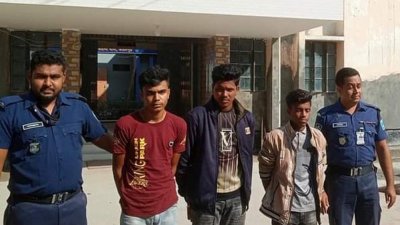 গ্রেফতার তিন আসামি