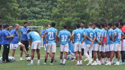 সবারই লাল-সবুজ দলের জার্সি গায়ে খেলার অভিজ্ঞতা রয়েছে।