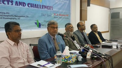 গোলটেবিল বৈঠকে বক্তব্য রাখছেন পরিকল্পনামন্ত্রী এম এ মান্নান