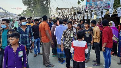 ঝিনাইদহে প্রার্থী ও ভোটারদের কেন্দ্রে যেতে বাধা দেওয়ার অভিযোগ উঠেছে