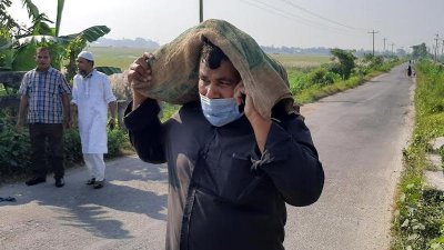 মেঘনা সদরের একমাত্র প্রবেশপথে যানবাহন বন্ধ করে দেওয়ায় দুর্ভোগ