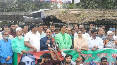 প্রতিবাদ সভায় বক্তব্য রাখছেন গয়েশ্বর রায়