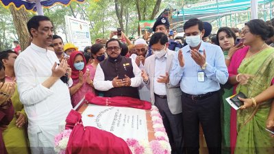 চ্যালেঞ্জ করে বলছি, করোনায় কেউ না খেয়ে মারা যায়নি: খাদ্যমন্ত্রী
