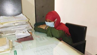 ওষুধ পাচারকালে খুলনা মেডিক্যাল কলেজ হাসপাতালের কর্মচারী আটক