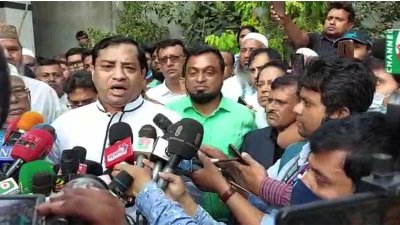 সংবাদ সম্মেলনে  মেয়র অ্যাডভোকেট মো. জাহাঙ্গীর আলম
